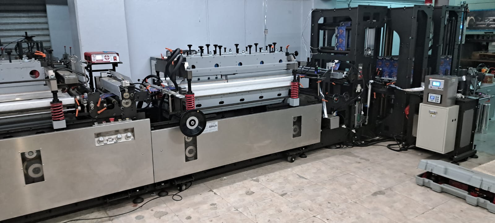 Successful installation by The Royo Machinery Team - Instalación Exitosa de Armadora de Pouches o Sachet en Santiago